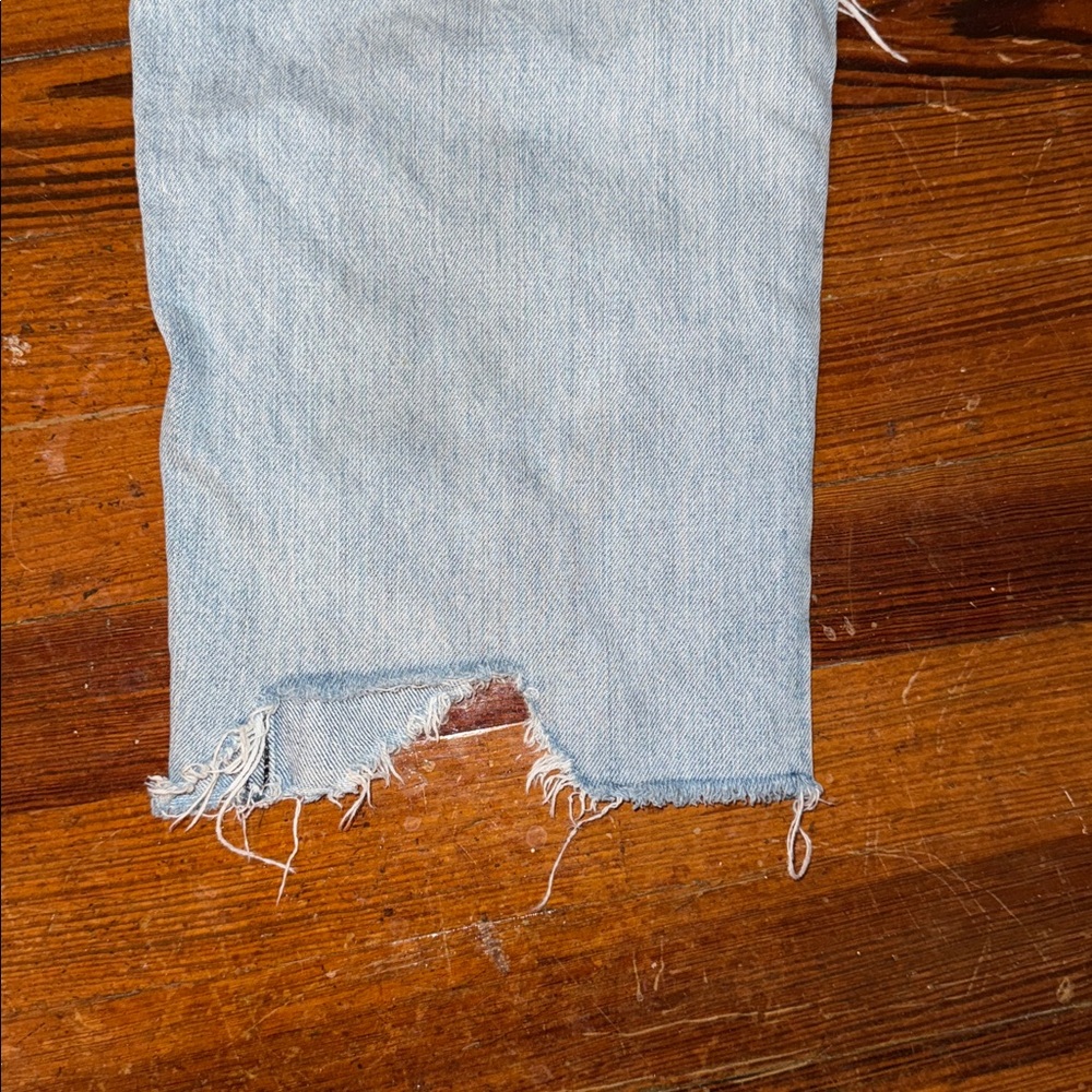 Ariat Women’s Tomboy Straight leg jean super distressed Size 29R (waist) - Picture 4 of 9